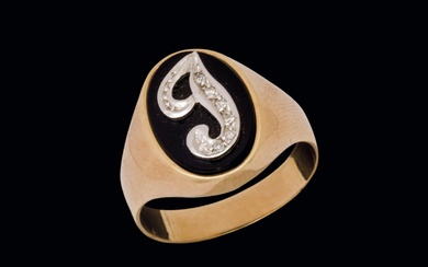 Onyx and diamond gold ring