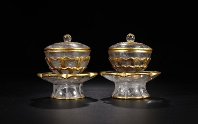 PAIR OF CRYSTAL BOWLS WITH GOLD OUTLINE