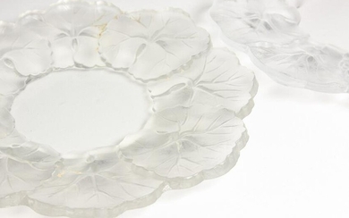 PAIR OF FRENCH LALIQUE SMALL PLATES.