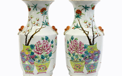 Pair of antique Chinese vases in porcelain with a polychrome flower decor with lotusflowers - height : 36 cm ||pair of antique Chinese vases in porcelain with a polychrome flower decor with lotusflowers
