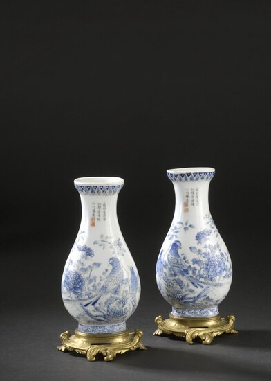 Paire de vases en porcelaine blanche et décor... - Lot 138 - Daguerre