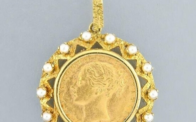 Pendant set with a gold sovereign surrounded by pearls