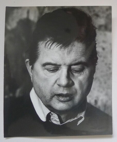 Portrait of Francis Bacon. Original gelatin print by Jorge Lewinski. Circa 1970. Studio stamp of the photographer, 197x242mm.