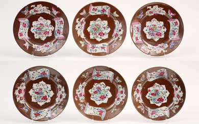 Reeks van zes achttiende eeuwse Chinese borden in "Capucijner" porselein met Famille Rose-decor - diameter...