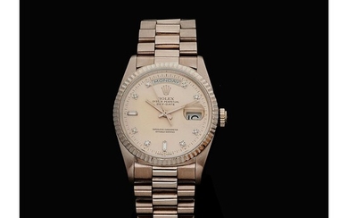Rolex Day-Date, Réf. 18239, n° E815xxx, vers 1992. Une très belle classique montre ronde en...