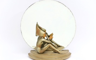 Sculpture Art Déco en métal polychromé représentant de face une dame de lecture en brons...