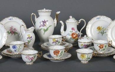 Service pieces with floral decor Meissen, 1982-1995, porcelain, glazed, decoration ''Flower 2'' in mouldy colours, gold trimmed and sharpened, a jug with animal head spout, the knobs in vegetable form, 26 pcs. dam. consisting of: 8 cake plates, 8...