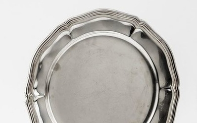 Silver plate. Round, flat troughed stock. Six-folded curved...