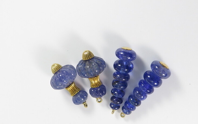 TWO PAIRS OF GOLD-MOUNTED KYANITE BEAD DROPS