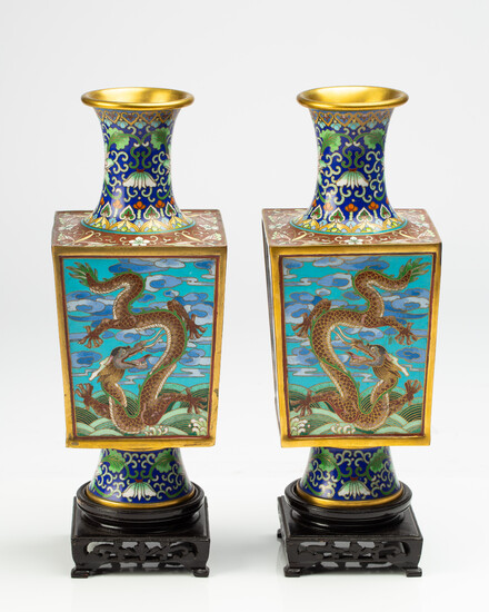 Two cloisonné vases, brass, China, 20th century (2).