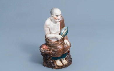 Une figure d'un Luohan en porcelaine et biscuit polychrome, Chine, 20ème siècle