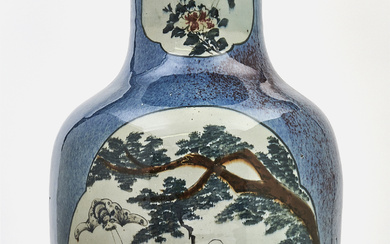 Vase en porcelaine à décor de personnages, Chine XXème siècle