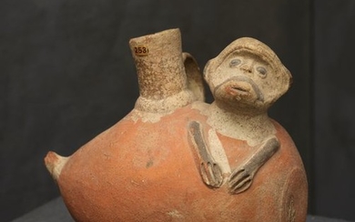 Vase représentant un fruit Une tête de singe… Calendrier Art Précolombien - Art d’Asie - Nouvelle… Lot n° 38