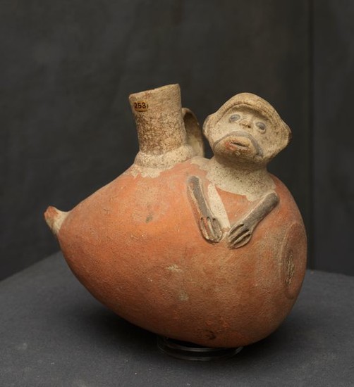 Vase representing a fruit