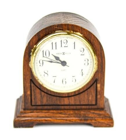 Vintage Howard Miller Mahogany Tone Table Clock