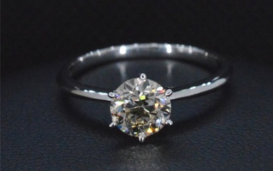 White gold ring with a brilliant cut diamond