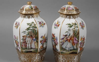 Wolfsohn Paire de vases à couvercle avec peinture sur ouatePeinture sur porcelaine Helena Wolfsohn Dresde,...
