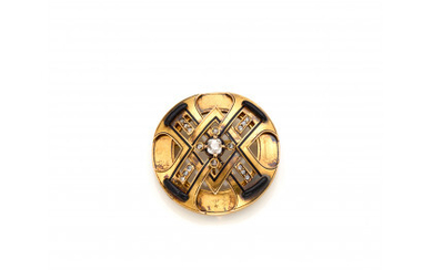 Yellow 9K gold brooch/pendant with old mine and rose cut diamonds, onyx and black enamel, g 13.20 circa, diam. cm...