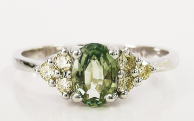 0.55 ct green sapphire & 0.12 ct vvs light yellow diamonds designer solitaire ring - 14 kt. White gold - Ring Sapphire - Diamonds, AIG Certified No Reserve