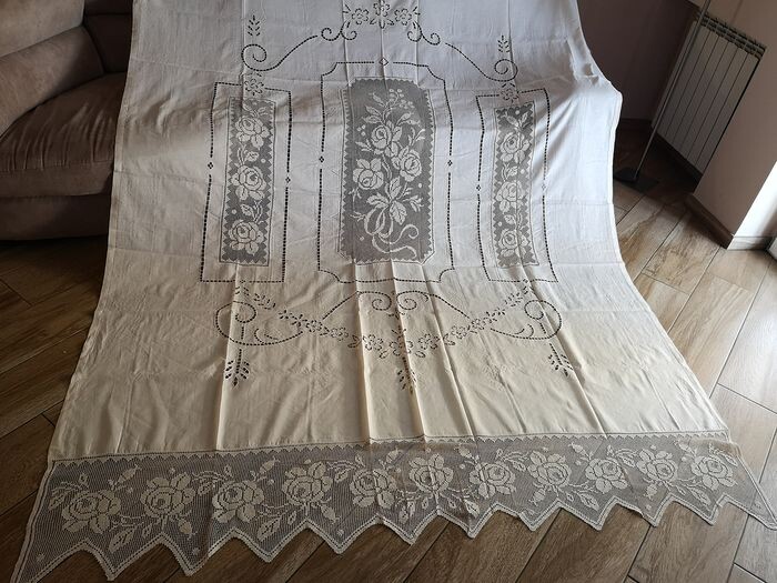 100% linen curtain with carving and Filet embroidery completely by hand - Linen - AFTER 2000