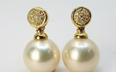 10x11mm White Round Edison Pearls - 14 kt. Yellow gold - Earrings - 0.11 ct