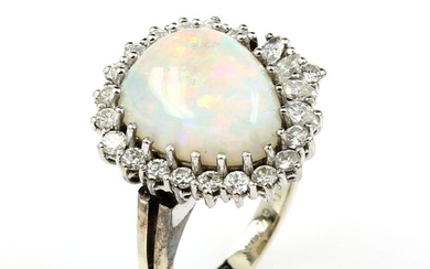 14 kt gold ring with opal and brilliants...