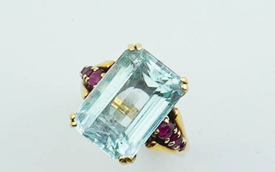 14K YELLOW GOLD, AQUAMARINE AND RUBY RING. Emerald-cut aquamarine weighing...