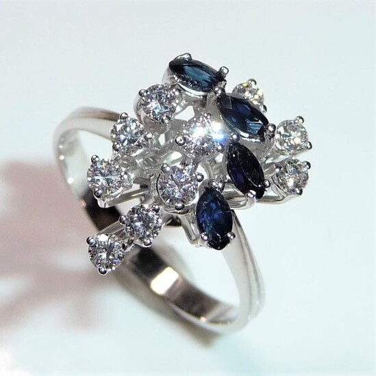 18 kt. White gold - Ring - 0.50 ct Diamonds - 0.60 ct. Marquise-cut sapphires