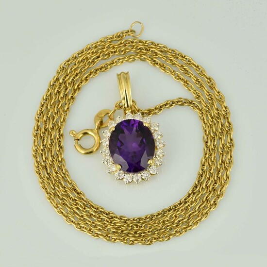 18 kt. Yellow gold - Necklace with pendant - 4.35 ct Amethyst - Diamonds