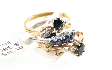 A COLLECTION OF THREE SAPPHIRE DRESS RINGS IN 9CT AND 18CT GOLD, SIZES L - N