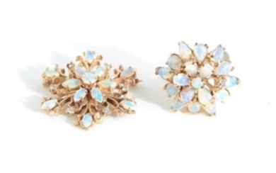 Opal and gold ring and brooch (2pcs)