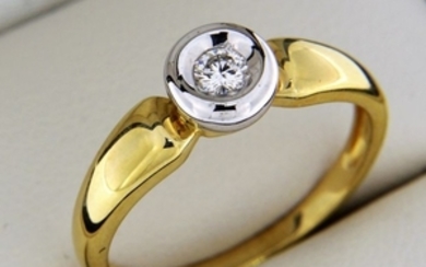 Ring in 18 kt gold with diamonds, size: 56