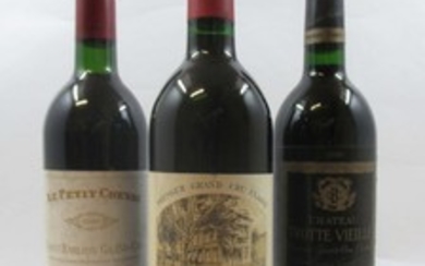 9 bouteilles 3 bts : CHÂTEAU LE PETIT CHEVAL 1989 GC Saint Emilion (légèrement bas, étiquettes tachées)