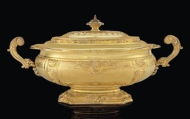 AN ENGLISH SILVER-GILT TWO-HANDLED SOUP TUREEN AND COVER, MARK OF TIFFANY & CO., LONDON, 1984