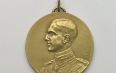 SAVOIA Vittorio Emanuele III (1900-1946) Medaglia in oro s.d....