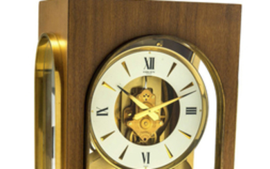 WOODEN LECOULTRE GRUEN ATMOS A fine wood and glass Atmos clock wound by barometric pressure changes.