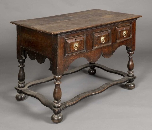 Table. An early 18th century oak side table