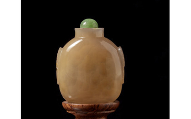 A chalcedony snuff bottle, with stopper, attached wood base China, 20th century (h. 6.5 cm.)