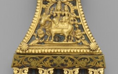 A Tamil Nadu gold pendant (thali). Late 19th/early 20th century