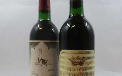 12 bouteilles 6 bts : CHÂTEAU BEL AIR MARQUIS D'ALIGRE 1990 Margaux (base goulot, étiquettes très tachées) 6 bts : CHÂTEAU MOUTON BARON