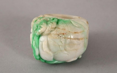 A 20TH CENTURY CHINESE CARVED JADEITE RING, the ring