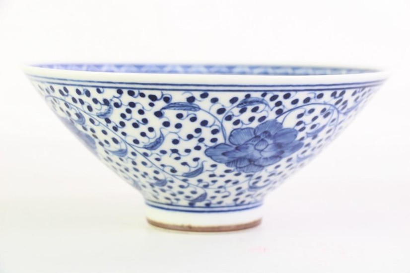A Blue And White Chinese Bowl Dia 17cm