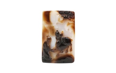 A CHINESE CARVED AGATE 'BOY AND OX' PENDANT 二十世紀 瑪瑙牧童珮