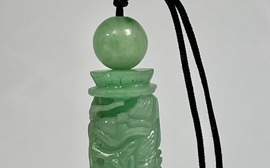 A CHINESE QING DYNASTY CARVED DRAGON APPLE GREEN JADEITE TOGGLE