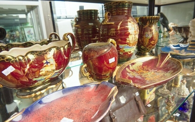 A COLLECTION OF CARLTONWARE ROUGE ROYALE AND CROWN DEVON CERAMICS, INCLUDING FOUR TWO HANDLED VASES AND THREE DISHES