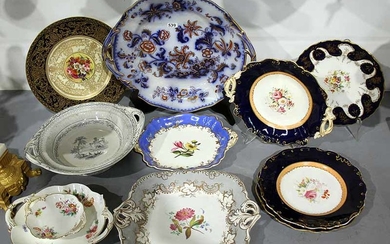 A COLLECTION OF PORCELAIN PLATES