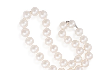 A CULTURED PEARL NECKLACE Composed of thirty-two slightly g...