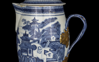 A Chinese Export Gilt Decorated Blue and White Porcelain Covered Mug