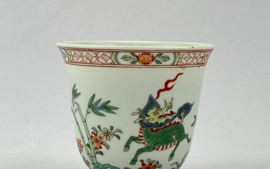 A Chinese Famille Rose cup, 16TH/17TH Century Pr. Size:(H7....