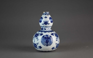 A Chinese blue and white gourd vase, 18th century
